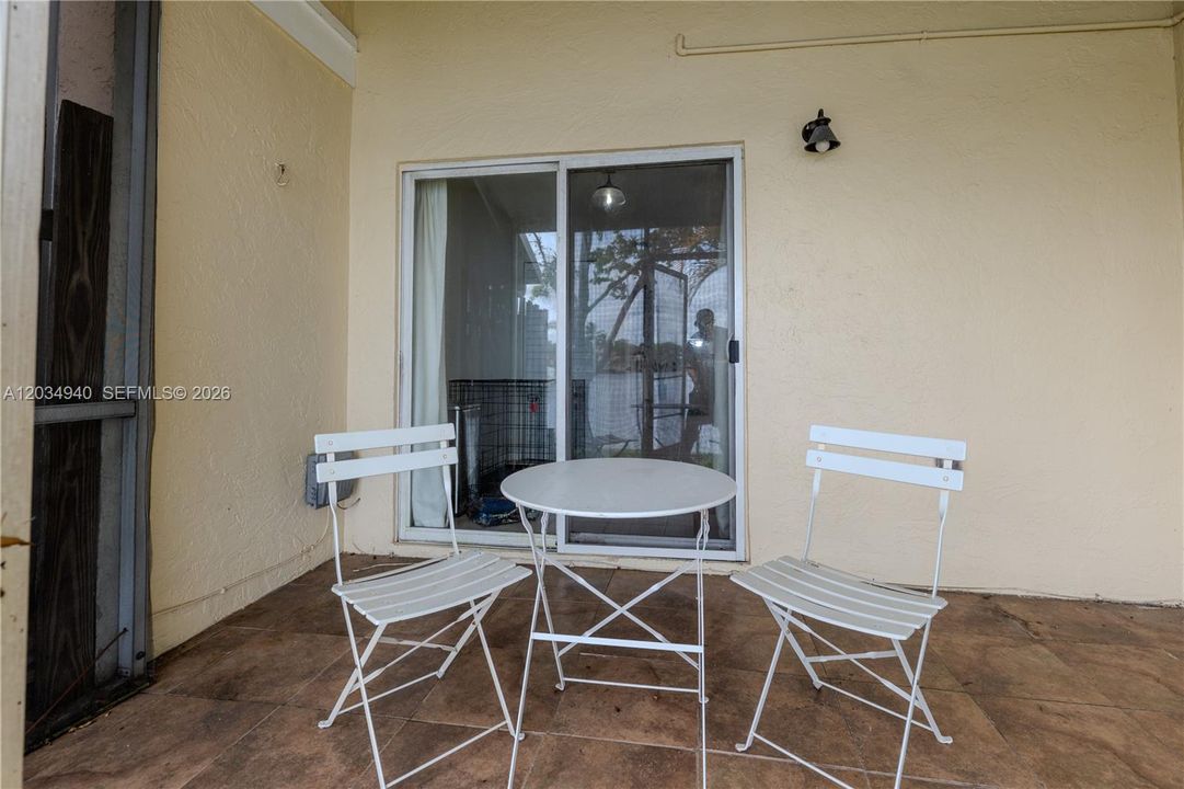 For Sale: $369,990 (2 beds, 1 baths, 1120 Square Feet)