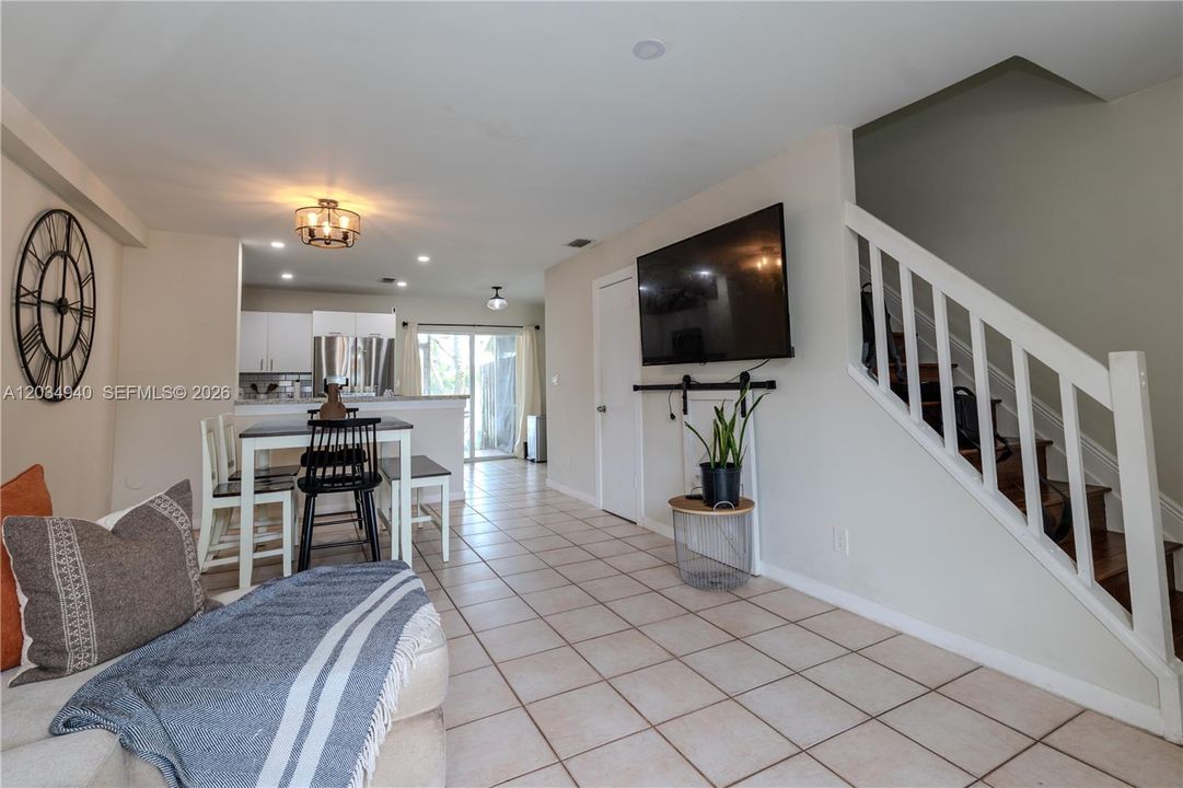 For Sale: $369,990 (2 beds, 1 baths, 1120 Square Feet)