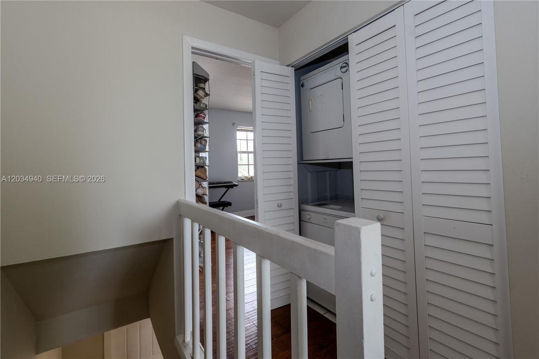 For Sale: $369,990 (2 beds, 1 baths, 1120 Square Feet)