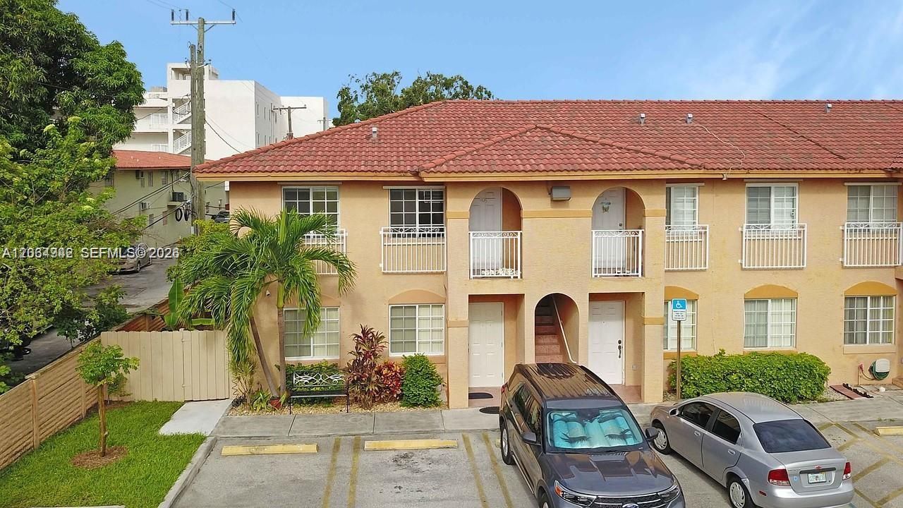 For Rent: $2,500 (2 beds, 2 baths, 730 Square Feet)