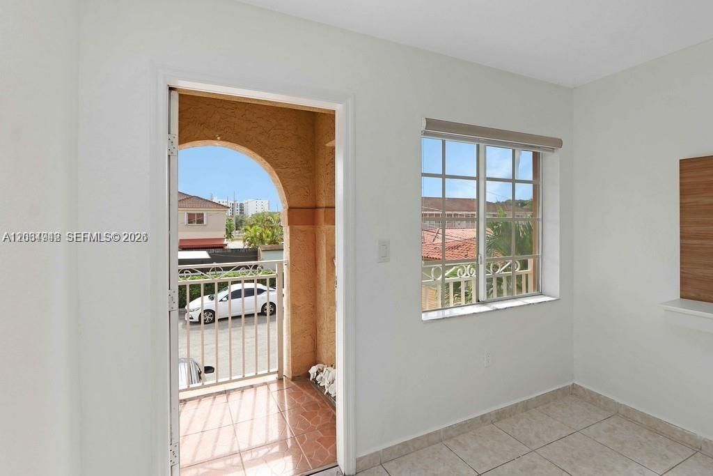 For Rent: $2,500 (2 beds, 2 baths, 730 Square Feet)