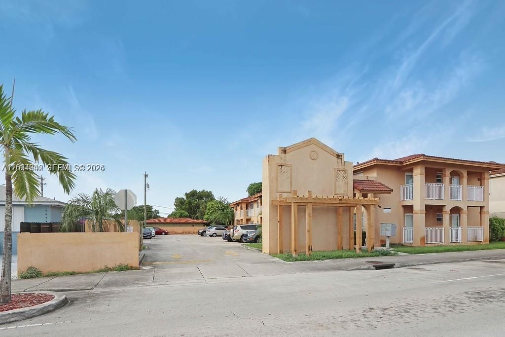 For Rent: $2,500 (2 beds, 2 baths, 730 Square Feet)
