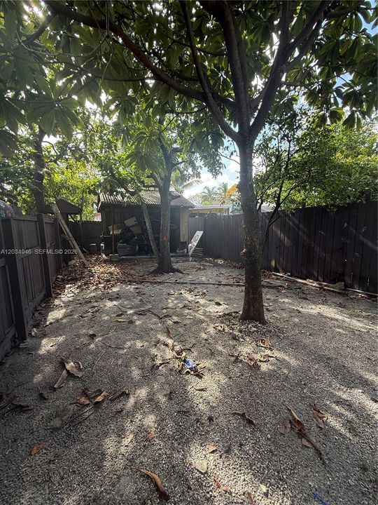 For Sale: $650,000 (5 beds, 4 baths, 2128 Square Feet)