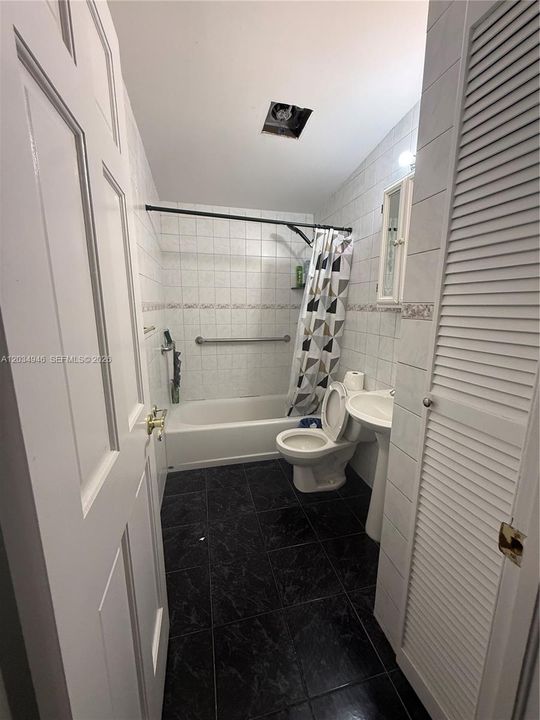 For Sale: $650,000 (5 beds, 4 baths, 2128 Square Feet)