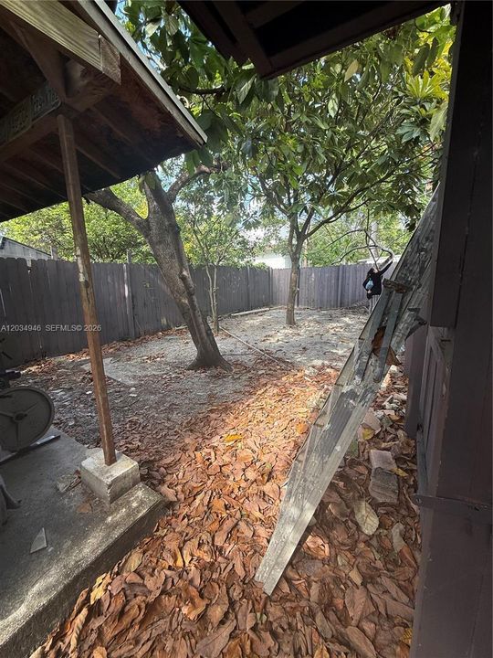 For Sale: $650,000 (5 beds, 4 baths, 2128 Square Feet)