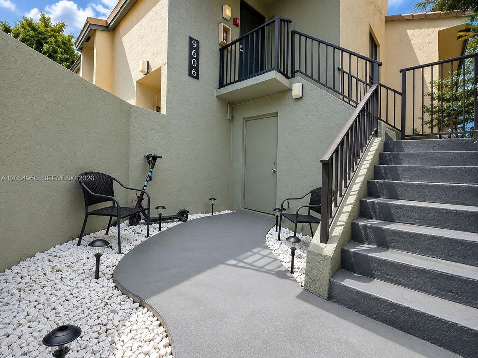 For Rent: $2,950 (3 beds, 2 baths, 1396 Square Feet)