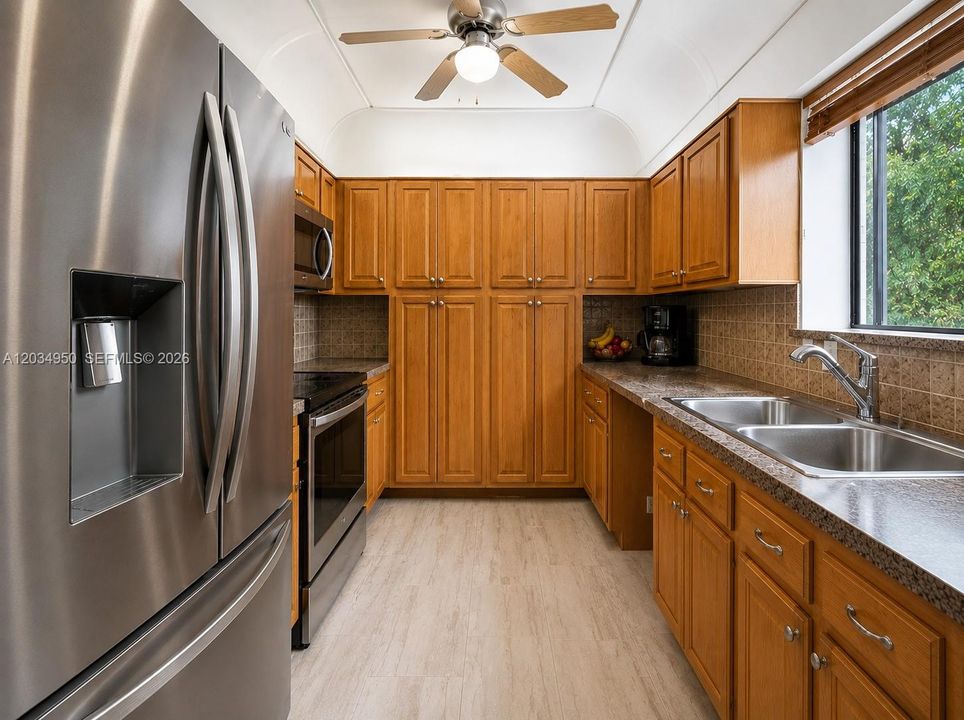 For Rent: $2,950 (3 beds, 2 baths, 1396 Square Feet)