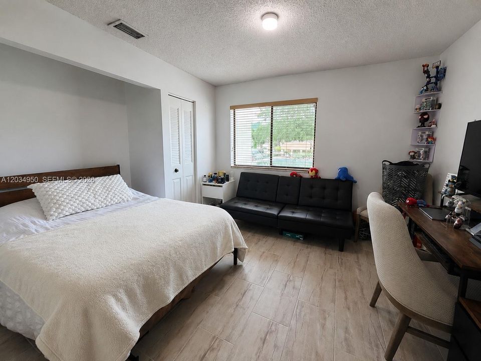 For Rent: $2,950 (3 beds, 2 baths, 1396 Square Feet)