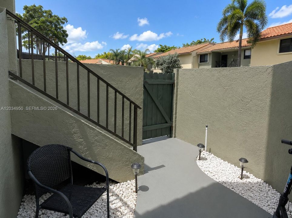 For Rent: $2,950 (3 beds, 2 baths, 1396 Square Feet)
