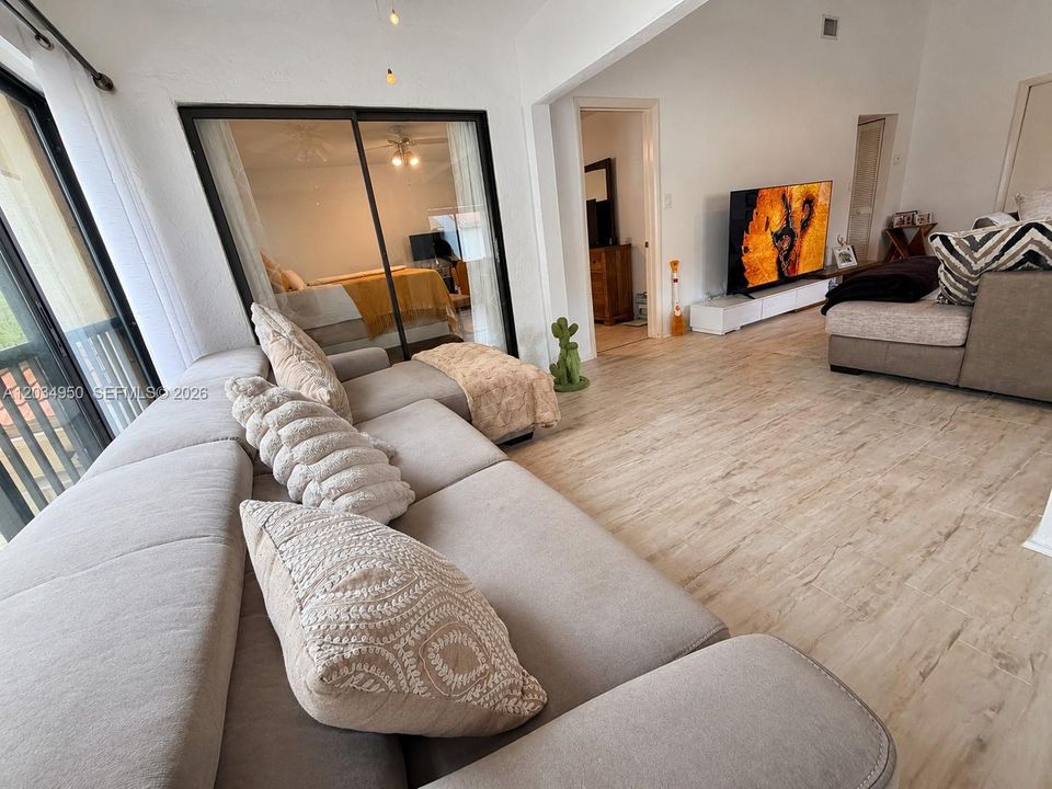 For Rent: $2,950 (3 beds, 2 baths, 1396 Square Feet)