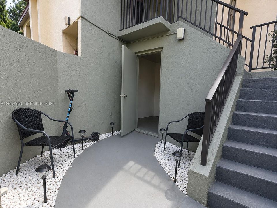 For Rent: $2,950 (3 beds, 2 baths, 1396 Square Feet)