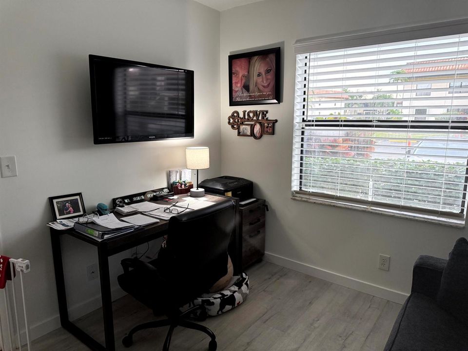 2nd bedroom