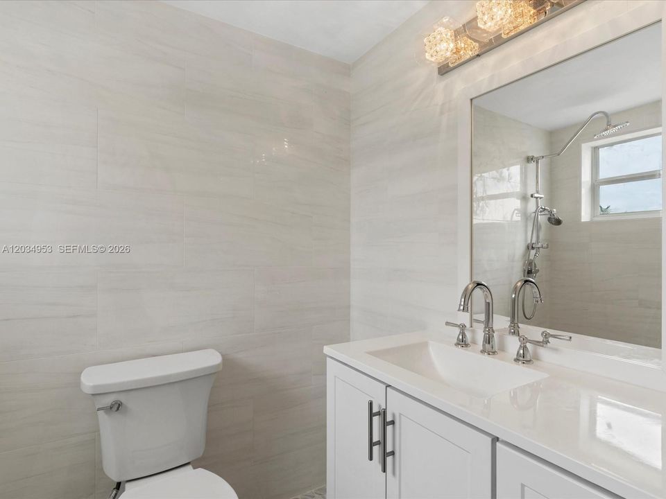 For Sale: $260,000 (2 beds, 2 baths, 1070 Square Feet)
