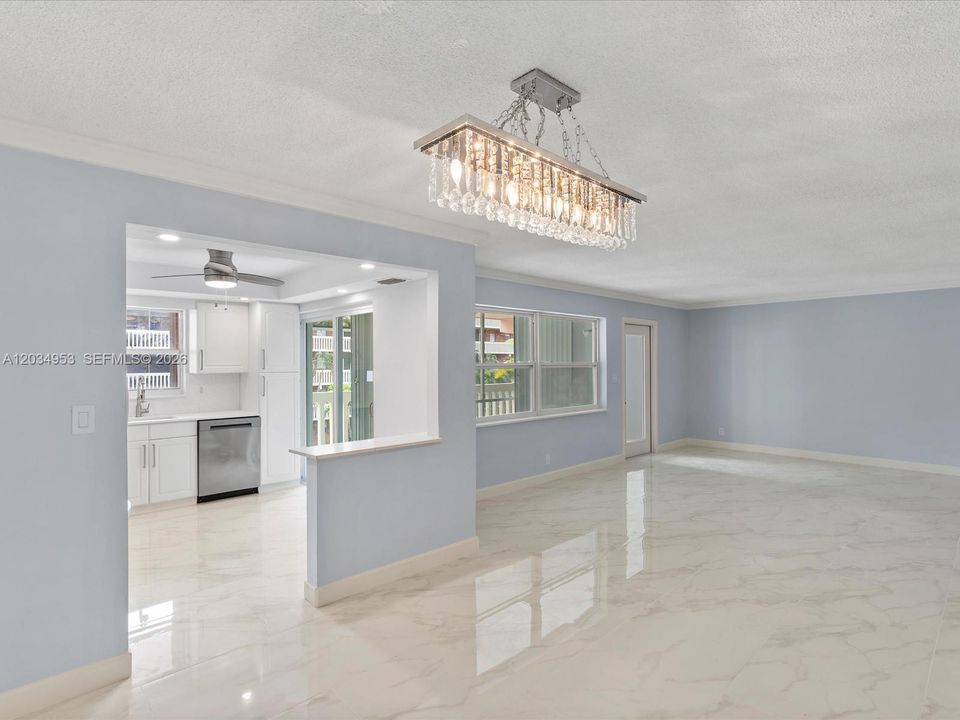For Sale: $260,000 (2 beds, 2 baths, 1070 Square Feet)