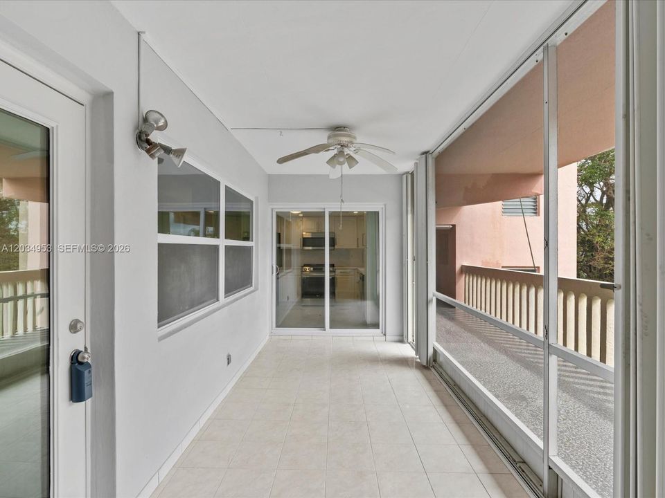 For Sale: $260,000 (2 beds, 2 baths, 1070 Square Feet)