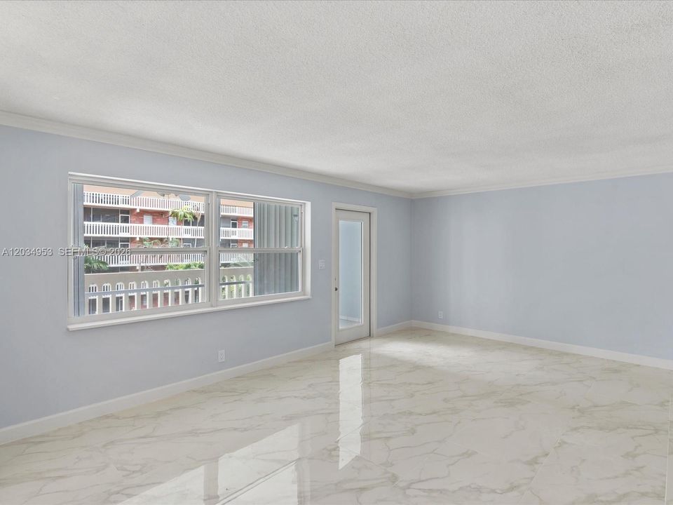For Sale: $260,000 (2 beds, 2 baths, 1070 Square Feet)