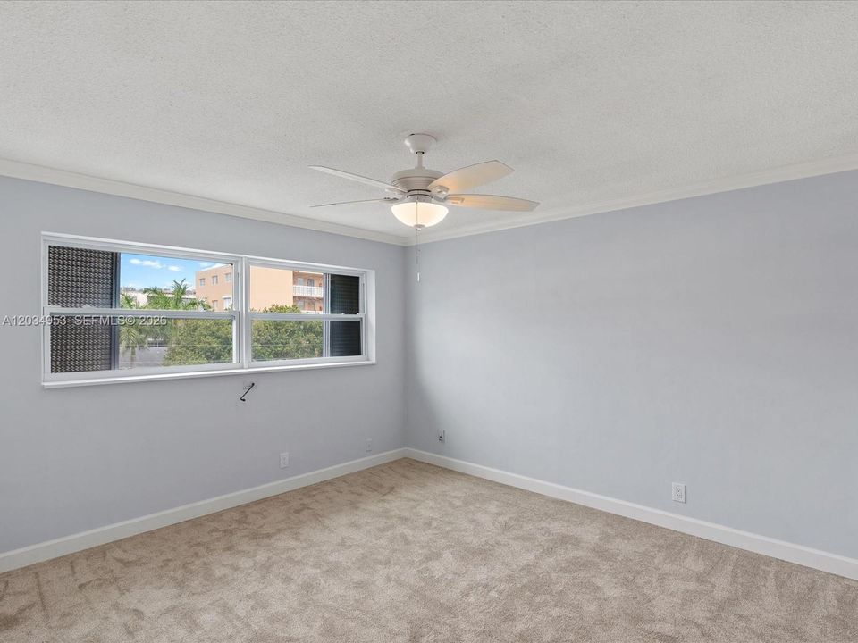 For Sale: $260,000 (2 beds, 2 baths, 1070 Square Feet)