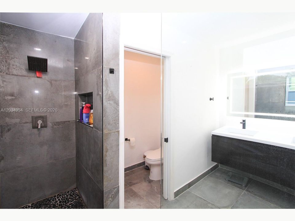 En Renta: $3,200 (4 camas, 2 baños, 1550 Pies cuadrados)