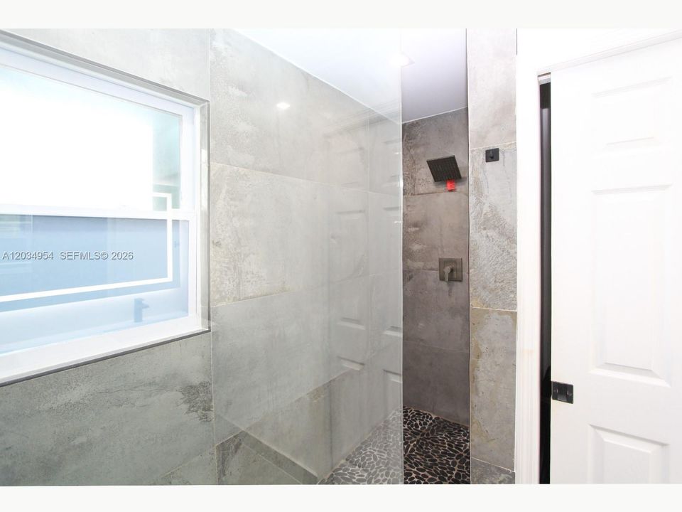 En Renta: $3,200 (4 camas, 2 baños, 1550 Pies cuadrados)