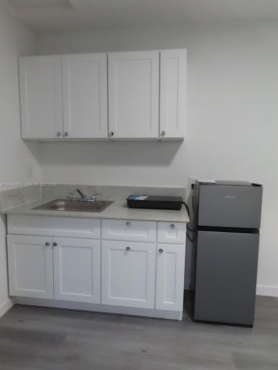 For Rent: $1,100 (1 beds, 1 baths, 1604 Square Feet)