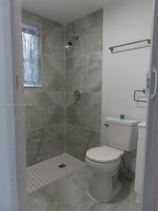 For Rent: $1,100 (1 beds, 1 baths, 1604 Square Feet)
