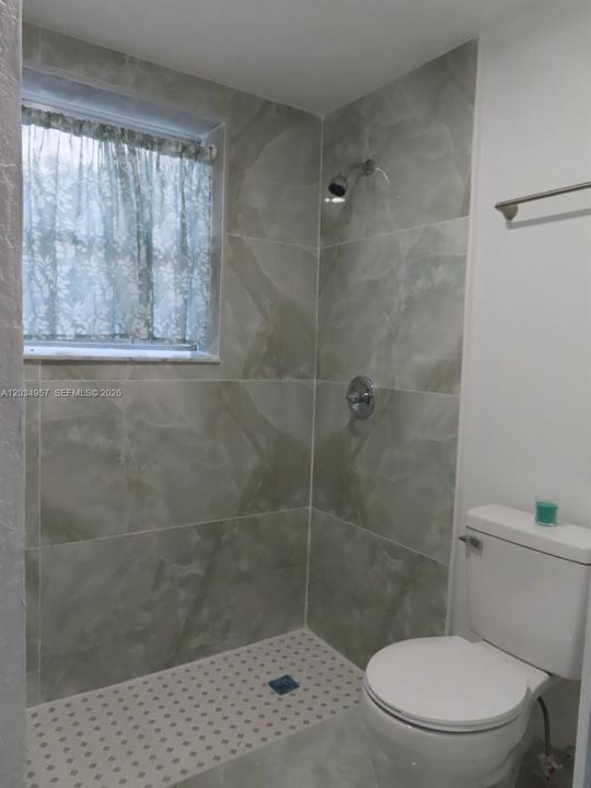 For Rent: $1,100 (1 beds, 1 baths, 1604 Square Feet)