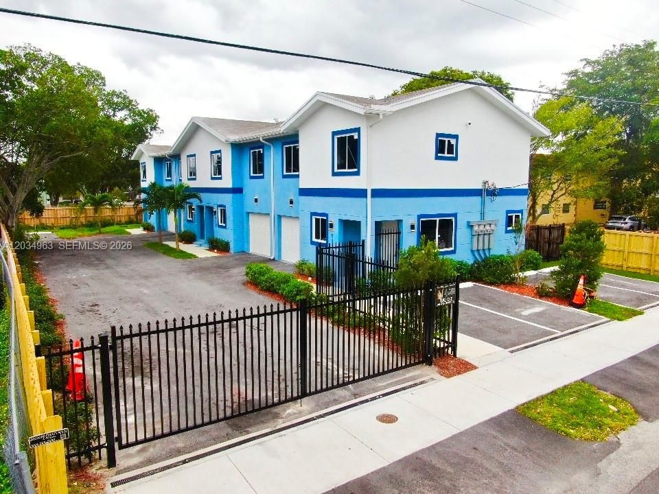 For Rent: $3,300 (3 beds, 2 baths, 1850 Square Feet)