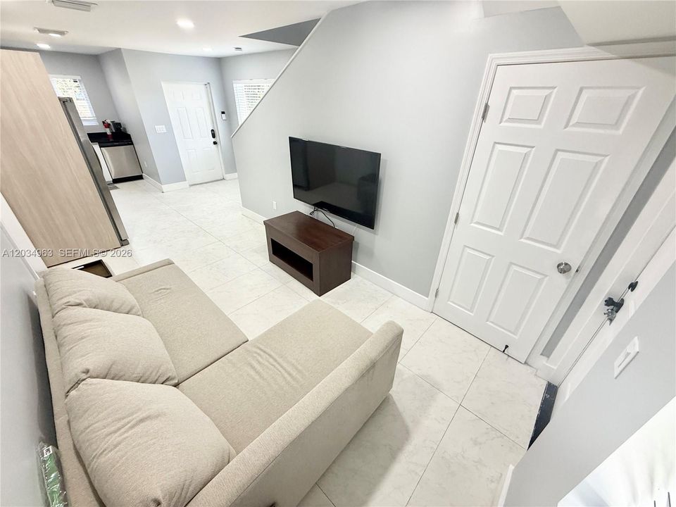 For Rent: $3,300 (3 beds, 2 baths, 1850 Square Feet)