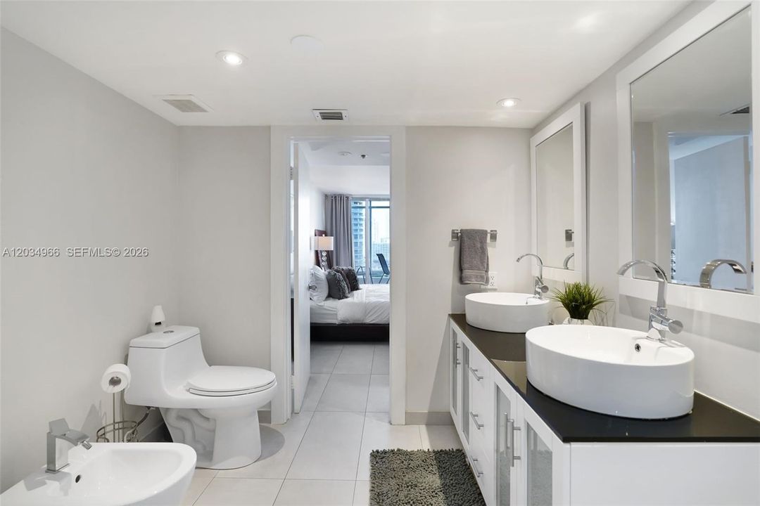 En Venta: $745,000 (2 camas, 2 baños, 1390 Pies cuadrados)