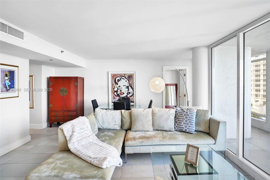 En Venta: $745,000 (2 camas, 2 baños, 1390 Pies cuadrados)