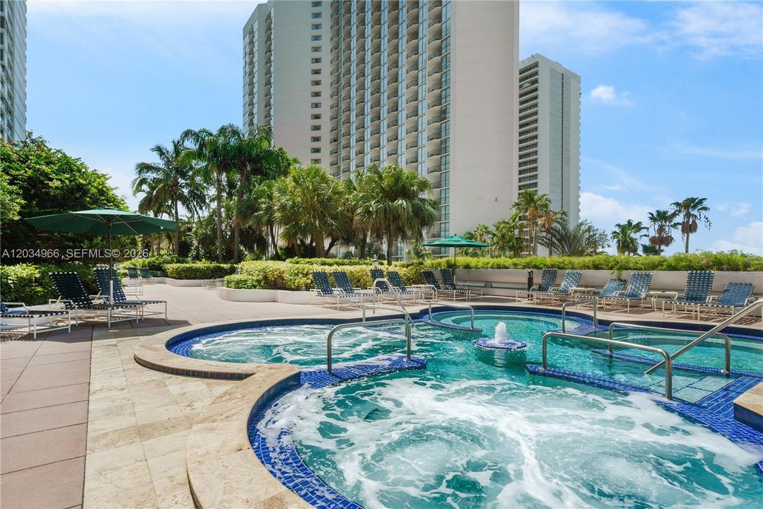 En Venta: $745,000 (2 camas, 2 baños, 1390 Pies cuadrados)
