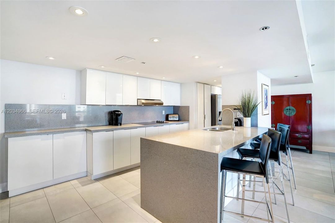 En Venta: $745,000 (2 camas, 2 baños, 1390 Pies cuadrados)
