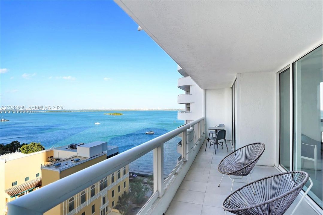 En Venta: $745,000 (2 camas, 2 baños, 1390 Pies cuadrados)