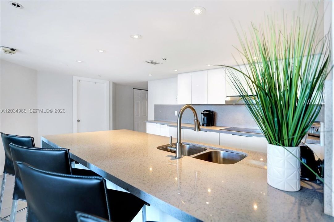 En Venta: $745,000 (2 camas, 2 baños, 1390 Pies cuadrados)