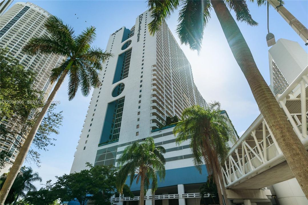 En Venta: $745,000 (2 camas, 2 baños, 1390 Pies cuadrados)