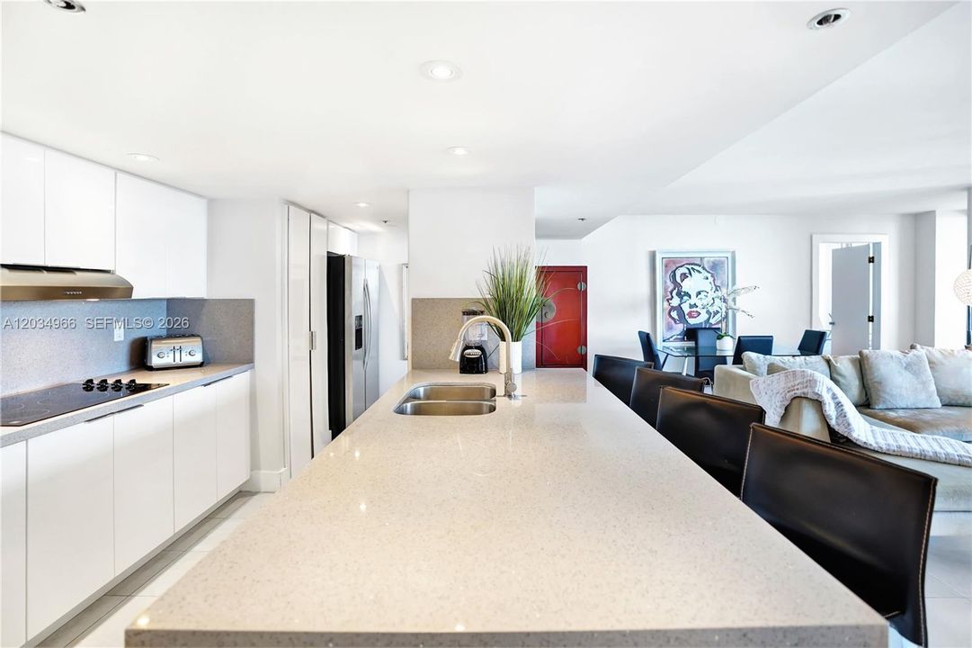 En Venta: $745,000 (2 camas, 2 baños, 1390 Pies cuadrados)