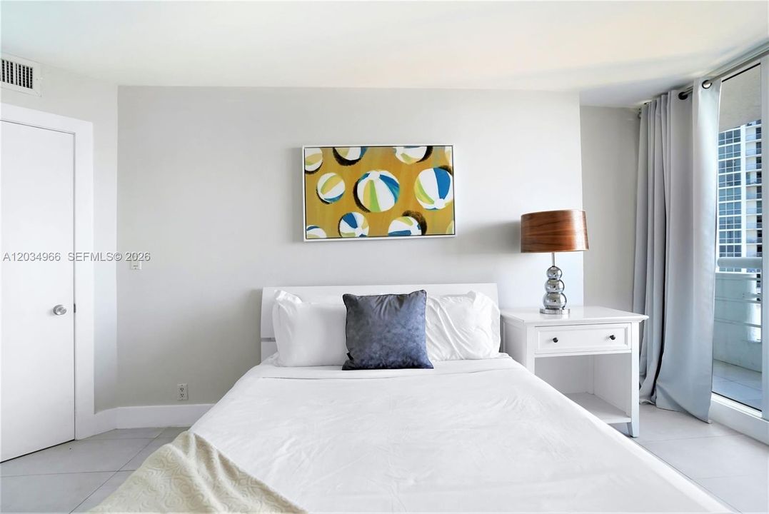 En Venta: $745,000 (2 camas, 2 baños, 1390 Pies cuadrados)