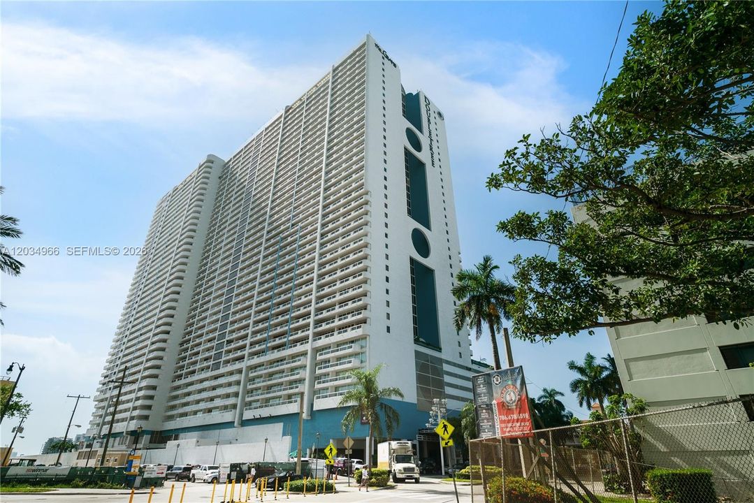 En Venta: $745,000 (2 camas, 2 baños, 1390 Pies cuadrados)