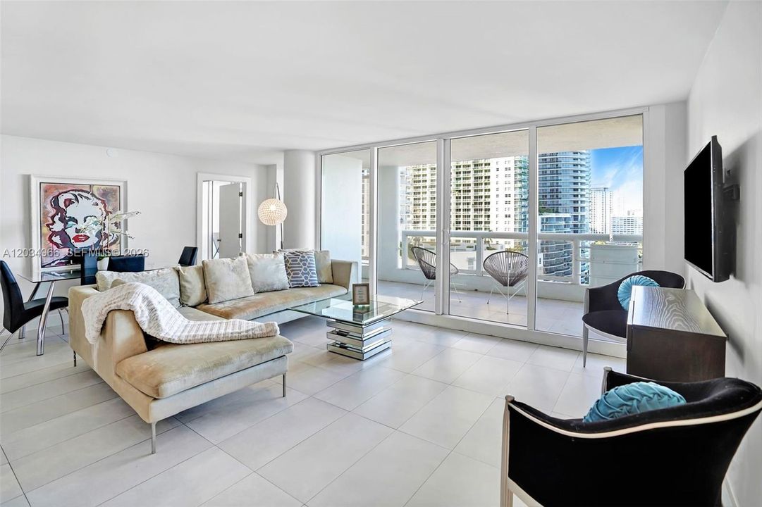 En Venta: $745,000 (2 camas, 2 baños, 1390 Pies cuadrados)