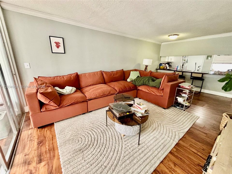 For Sale: $169,900 (1 beds, 1 baths, 825 Square Feet)