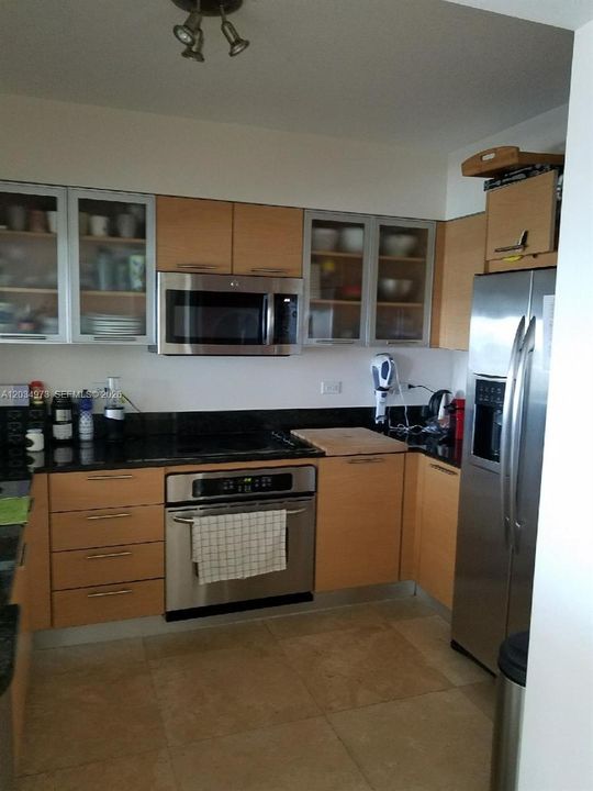 For Sale: $418,700 (1 beds, 1 baths, 757 Square Feet)