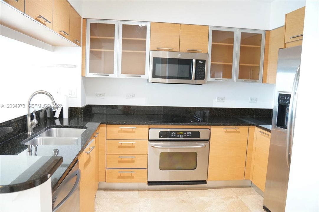 For Sale: $417,700 (1 beds, 1 baths, 757 Square Feet)