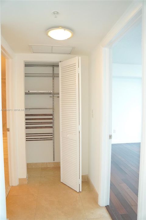 For Sale: $417,700 (1 beds, 1 baths, 757 Square Feet)