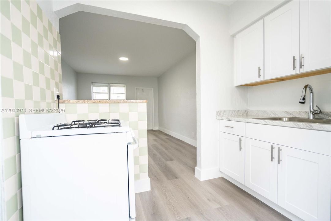 For Rent: $1,750 (1 beds, 1 baths, 650 Square Feet)