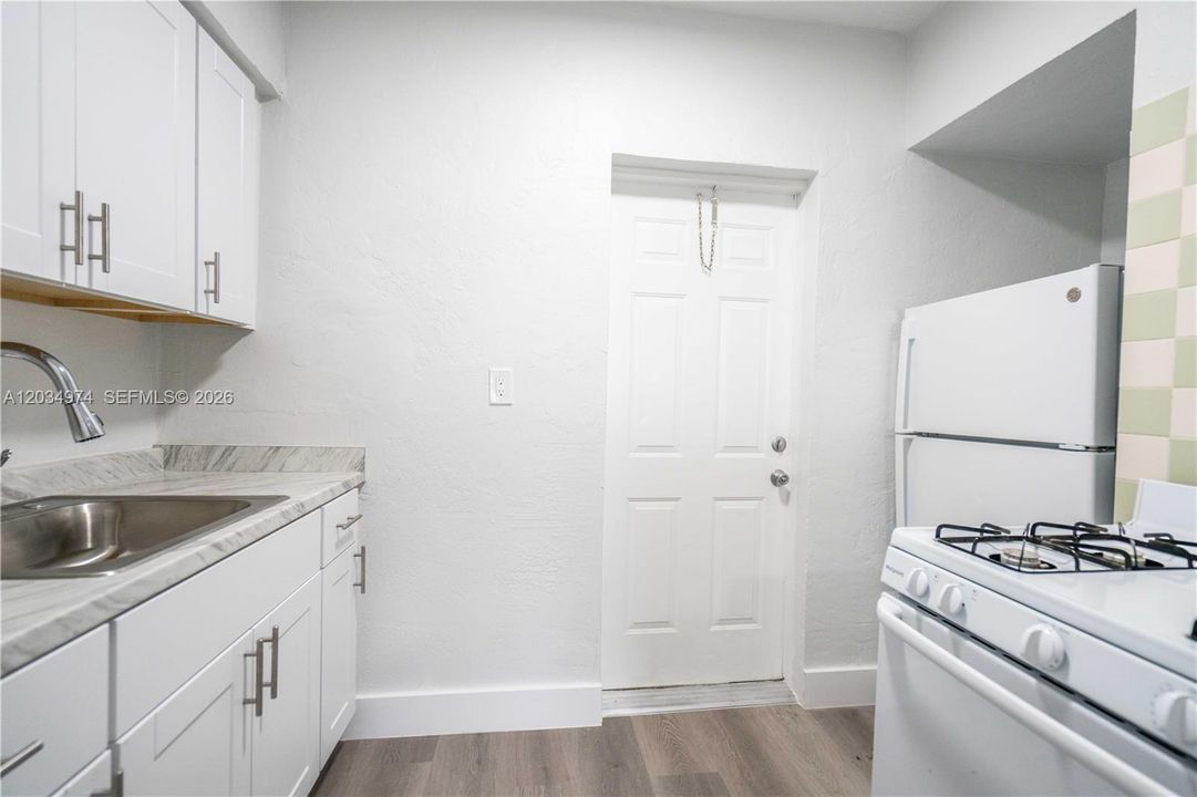 For Rent: $1,750 (1 beds, 1 baths, 650 Square Feet)