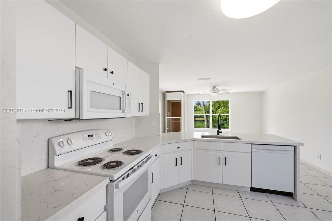 En Venta: $795,000 (4 camas, 2 baños, 2347 Pies cuadrados)