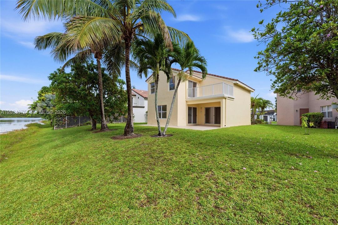 En Venta: $795,000 (4 camas, 2 baños, 2347 Pies cuadrados)