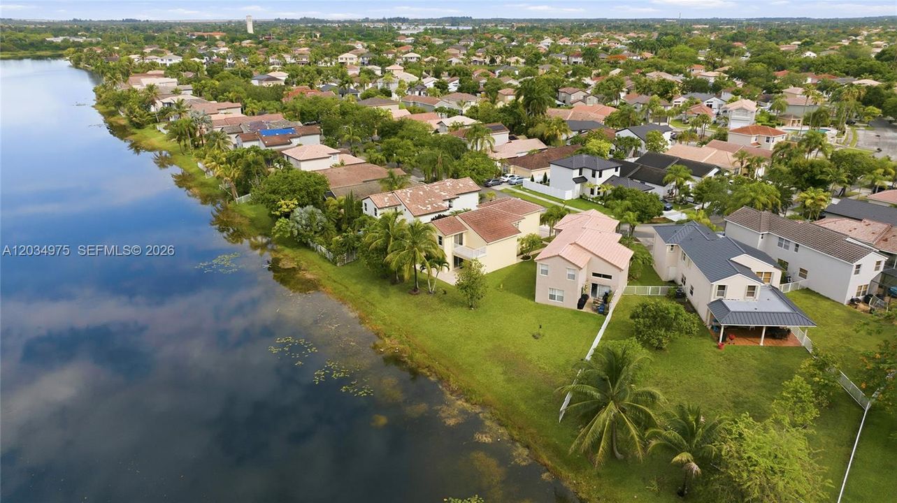 En Venta: $795,000 (4 camas, 2 baños, 2347 Pies cuadrados)