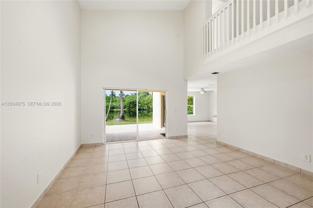 En Venta: $795,000 (4 camas, 2 baños, 2347 Pies cuadrados)