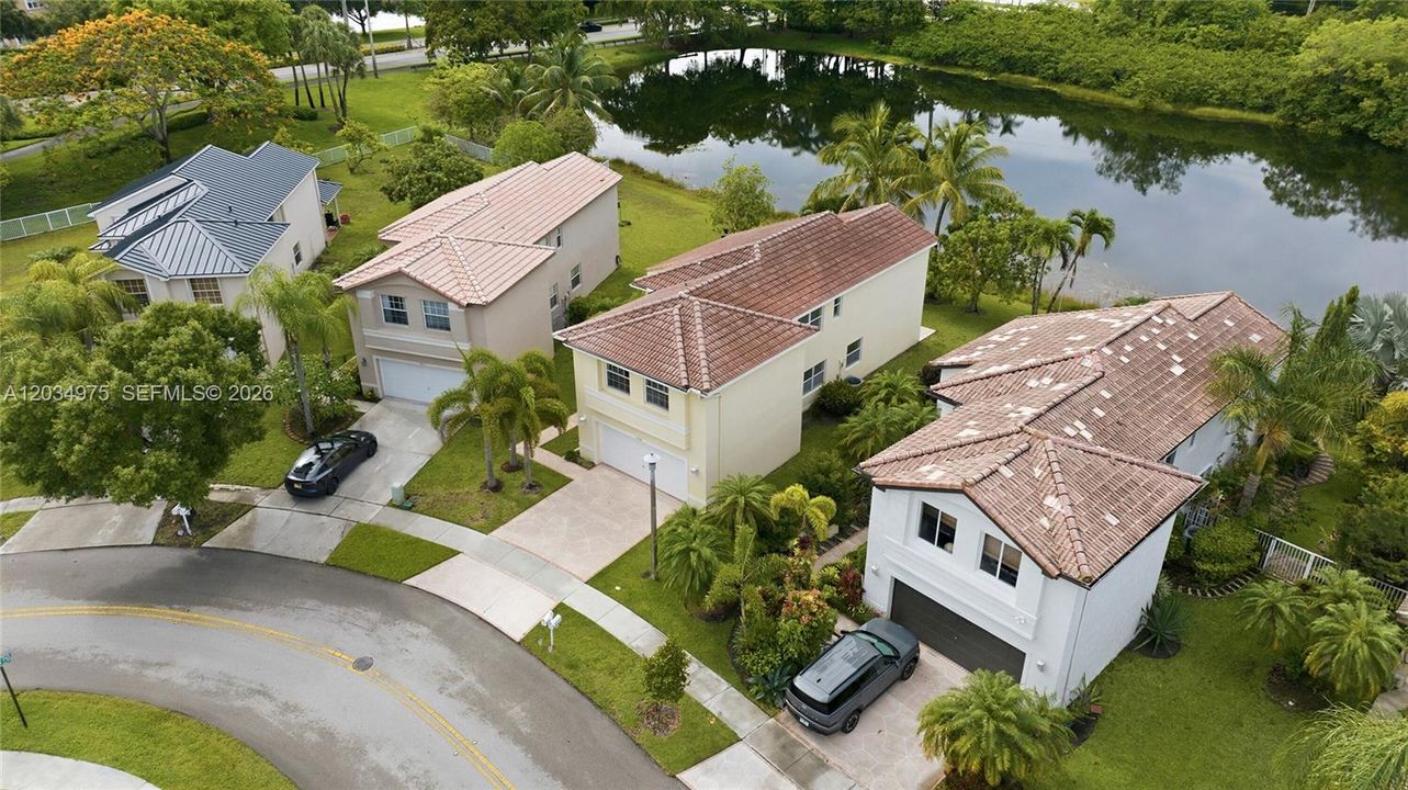 En Venta: $795,000 (4 camas, 2 baños, 2347 Pies cuadrados)